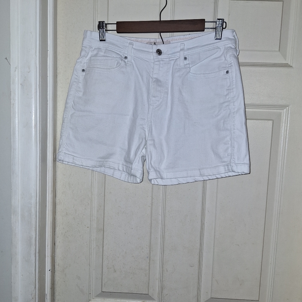 Levi white jean shorts size 10